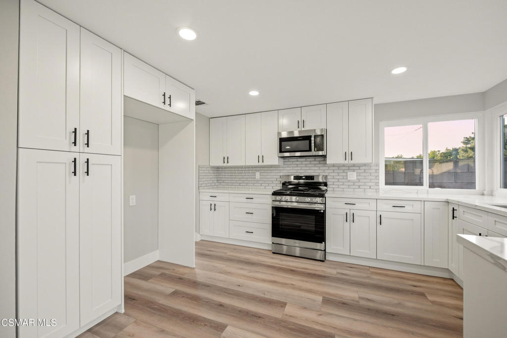 2405 Lee Street Simi Valley, CA 93065 - Photo 15 of 34