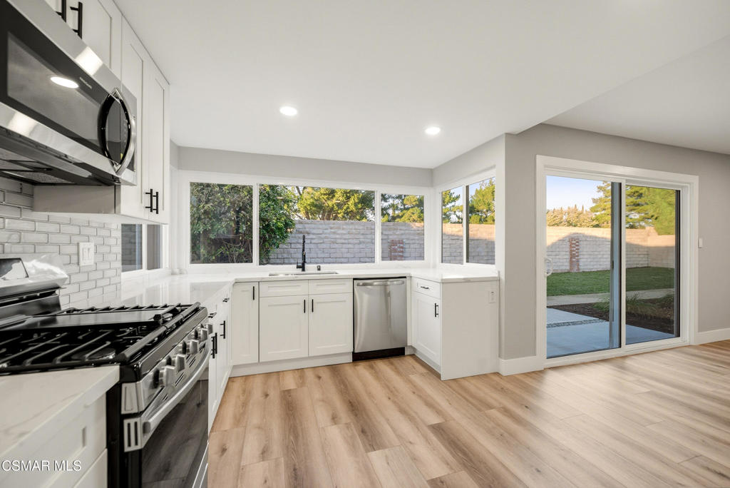 2405 Lee Street Simi Valley, CA 93065 - Photo 16 of 34