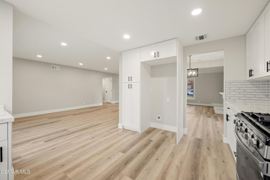 2405 Lee Street Simi Valley, CA 93065 - Photo 18 of 34