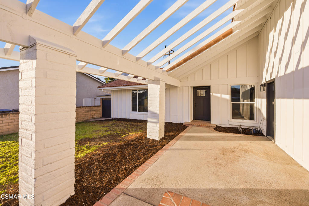 2405 Lee Street Simi Valley, CA 93065 - Photo 4 of 34