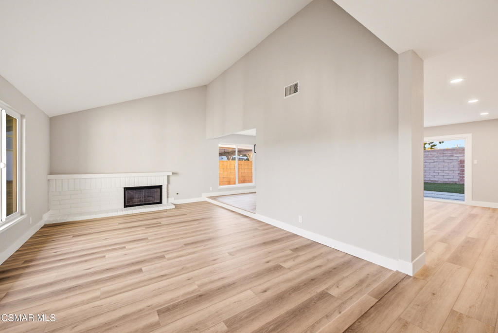 2405 Lee Street Simi Valley, CA 93065 - Photo 5 of 34