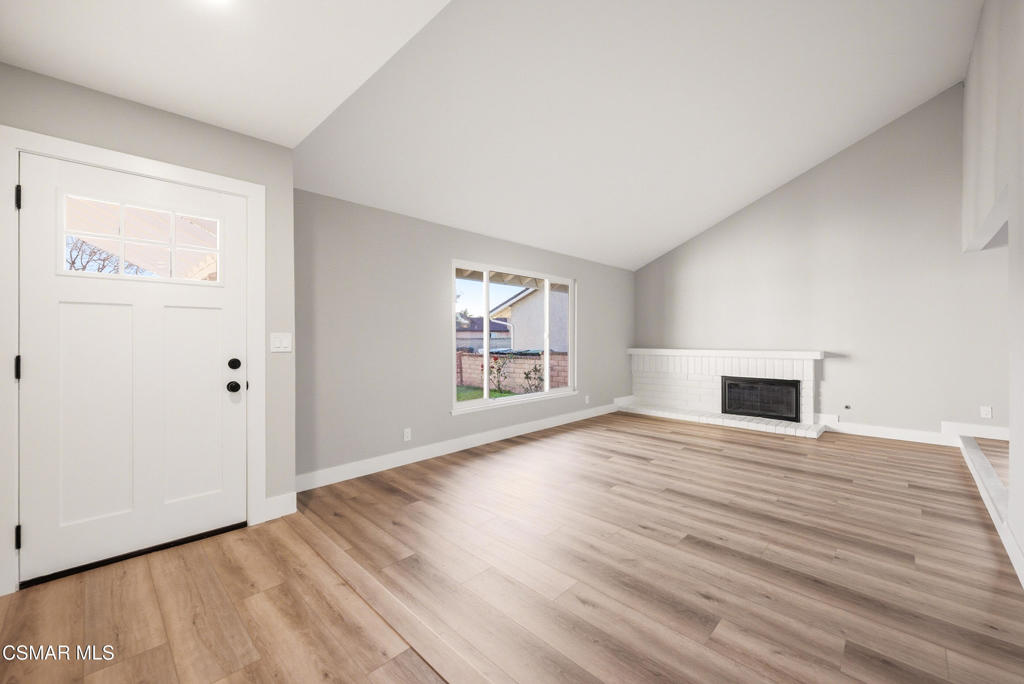 2405 Lee Street Simi Valley, CA 93065 - Photo 6 of 34