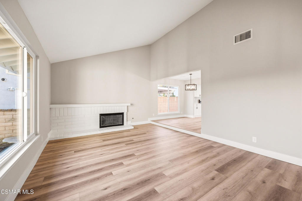 2405 Lee Street Simi Valley, CA 93065 - Photo 7 of 34