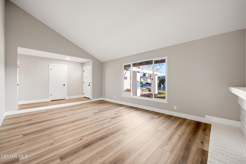 2405 Lee Street Simi Valley, CA 93065 - Photo 10 of 34