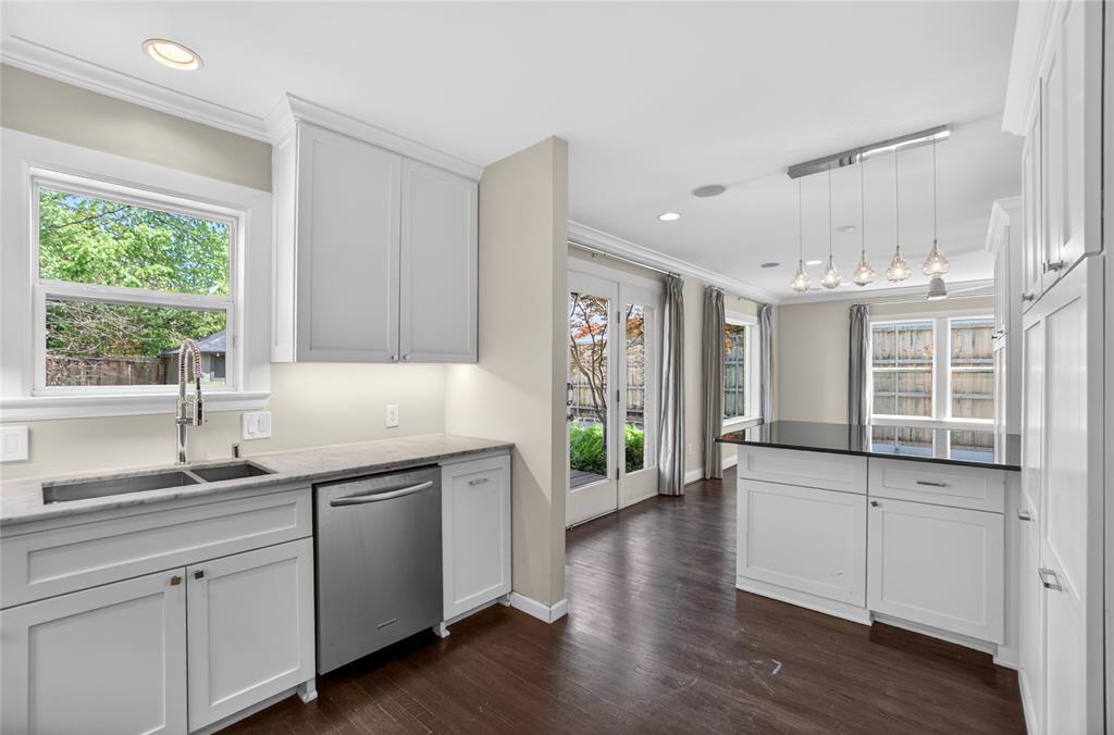 4009 Prescott Avenue Dallas, TX 75219 - Photo 10 of 39 breakfast bar for casual dining and conversation