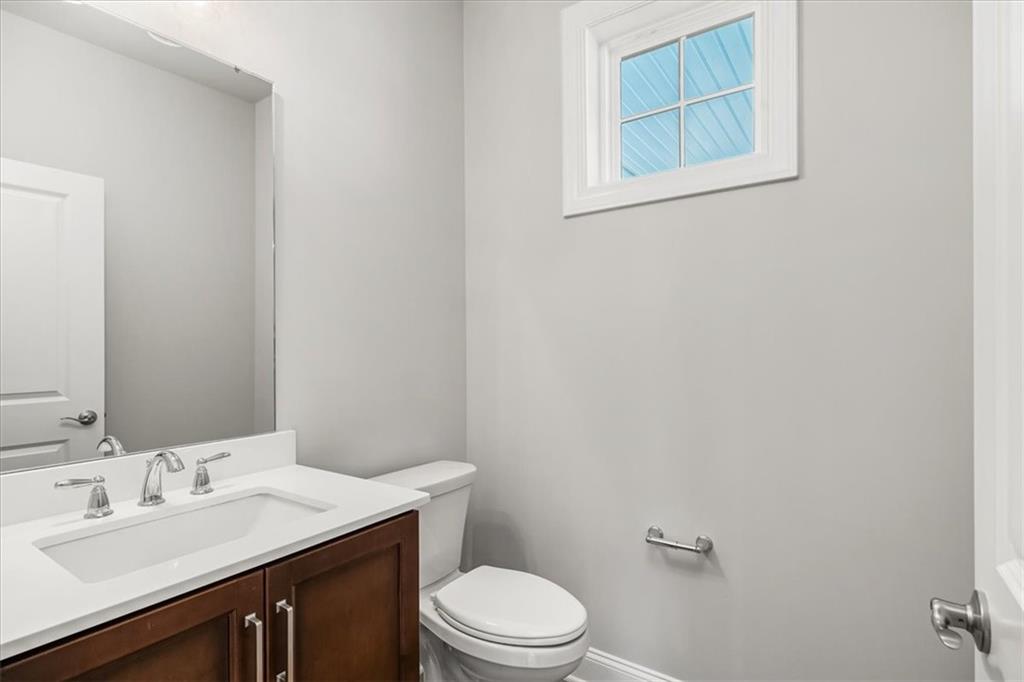 115 Quail Run Road, Unit 3 Venetia, PA 15367 - Photo 11 of 34 Main level powder room