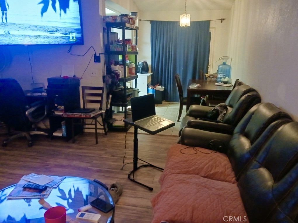 13615 Pauhaska Road Apple Valley, CA 92308 - Photo 19 of 24 Living Room Unit #1