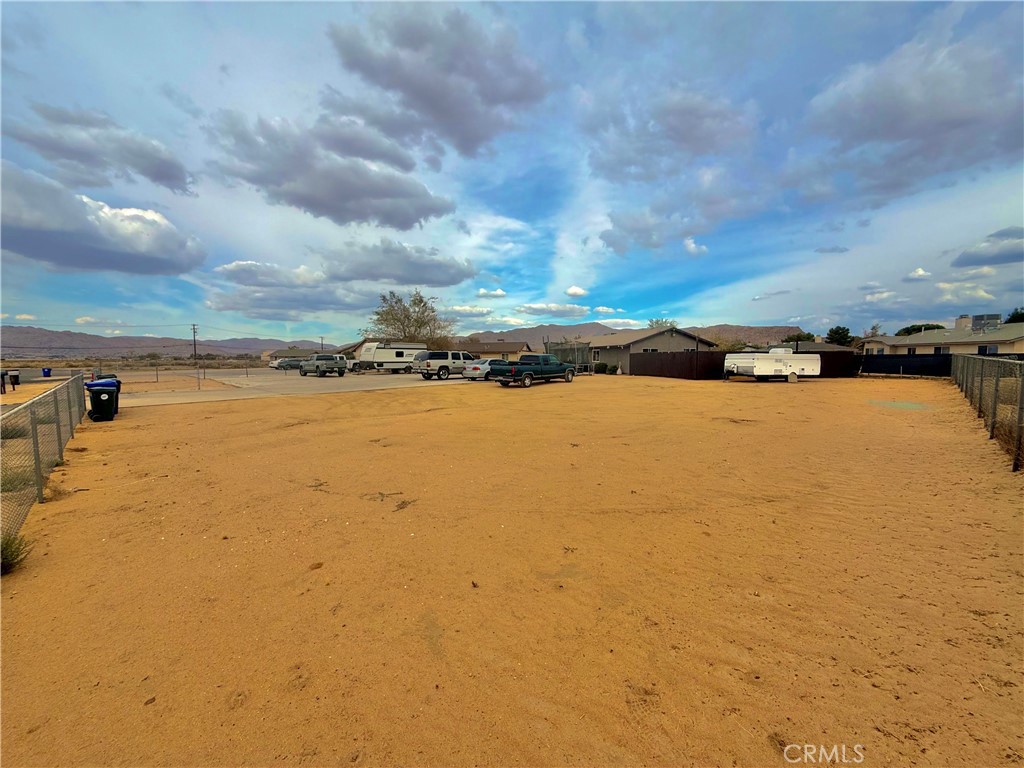 13615 Pauhaska Road Apple Valley, CA 92308 - Photo 8 of 24 Huge Lot Size