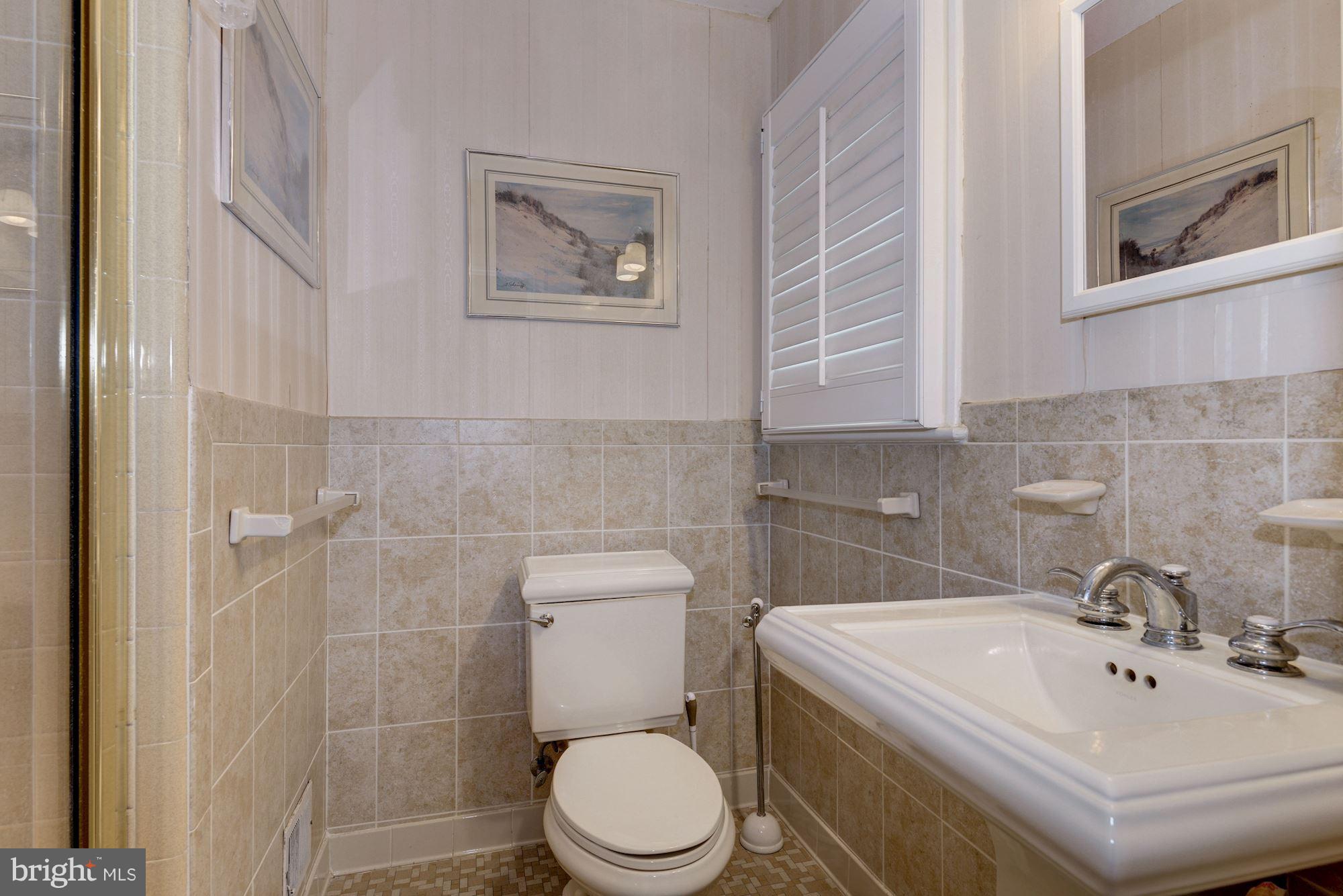 2124 Coleridge Drive Silver Spring, MD 20910 - Photo 12 of 18 Bath (Master)
