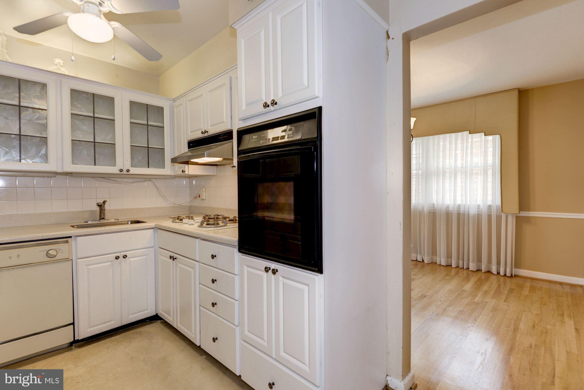2124 Coleridge Drive Silver Spring, MD 20910 - Photo 7 of 18 Kitchen/Wall Oven & Cooktop