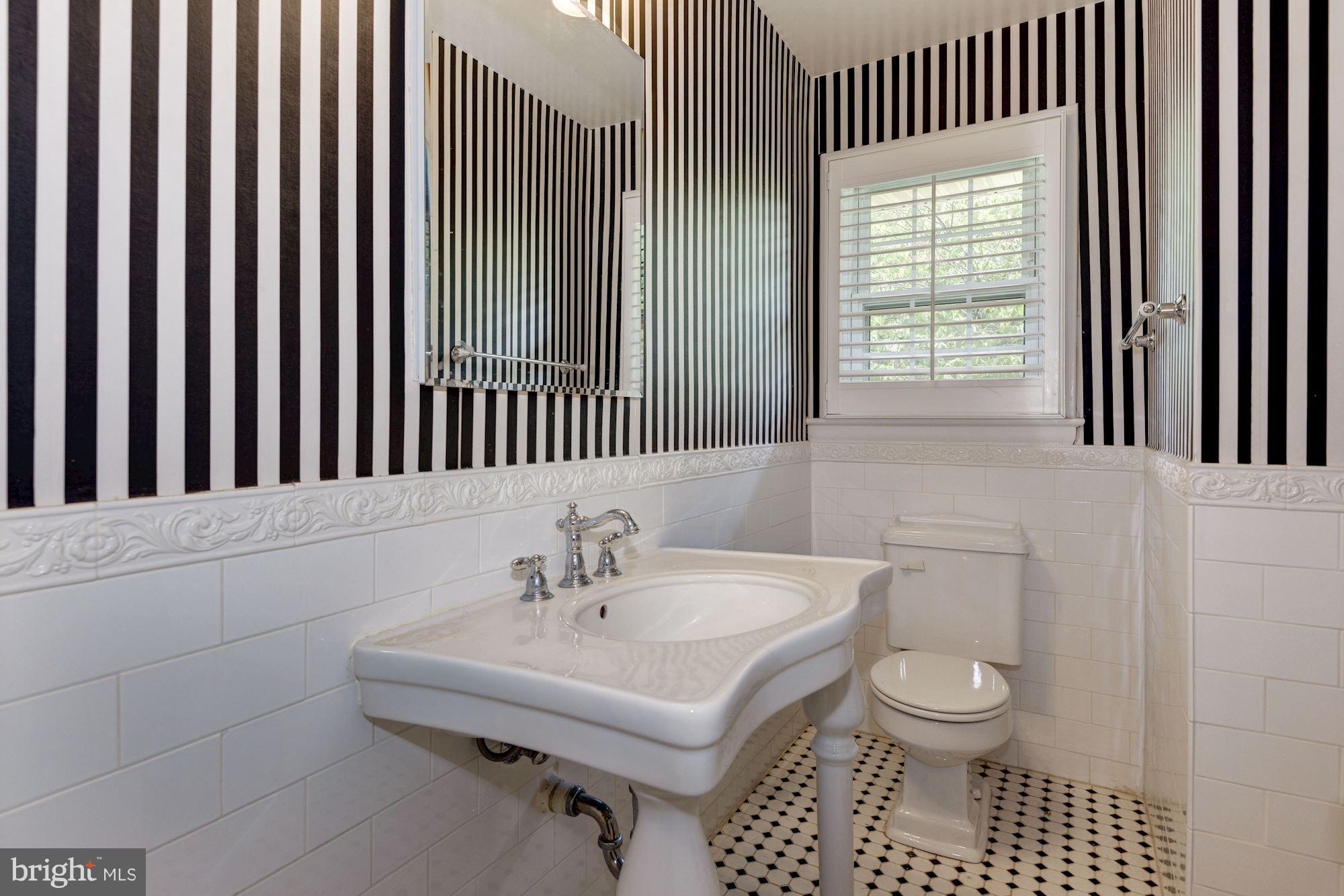 2124 Coleridge Drive Silver Spring, MD 20910 - Photo 10 of 18 Bath