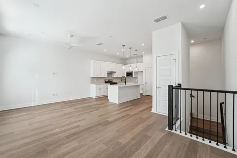 $574,999 | 200 West 56th Street, Unit 8104, Austin, TX 78751