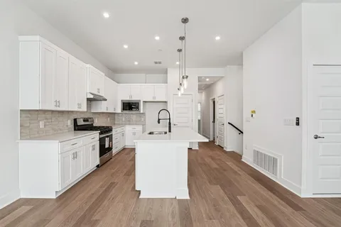 $574,999 | 200 West 56th Street, Unit 8104, Austin, TX 78751