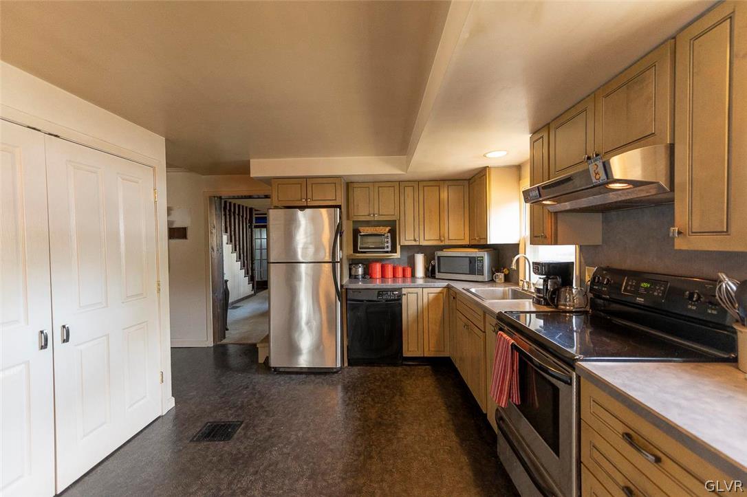 202 Fern Road Riegelsville, PA 18077 - Photo 7 of 18 a kitchen with refrigerator and cabinets