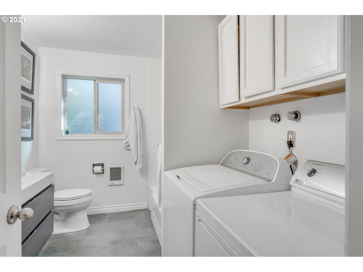 5219 Southwest View Point Terrace, Unit 1 Portland, OR 97239 - Photo 14 of 21 Gallery Image 14