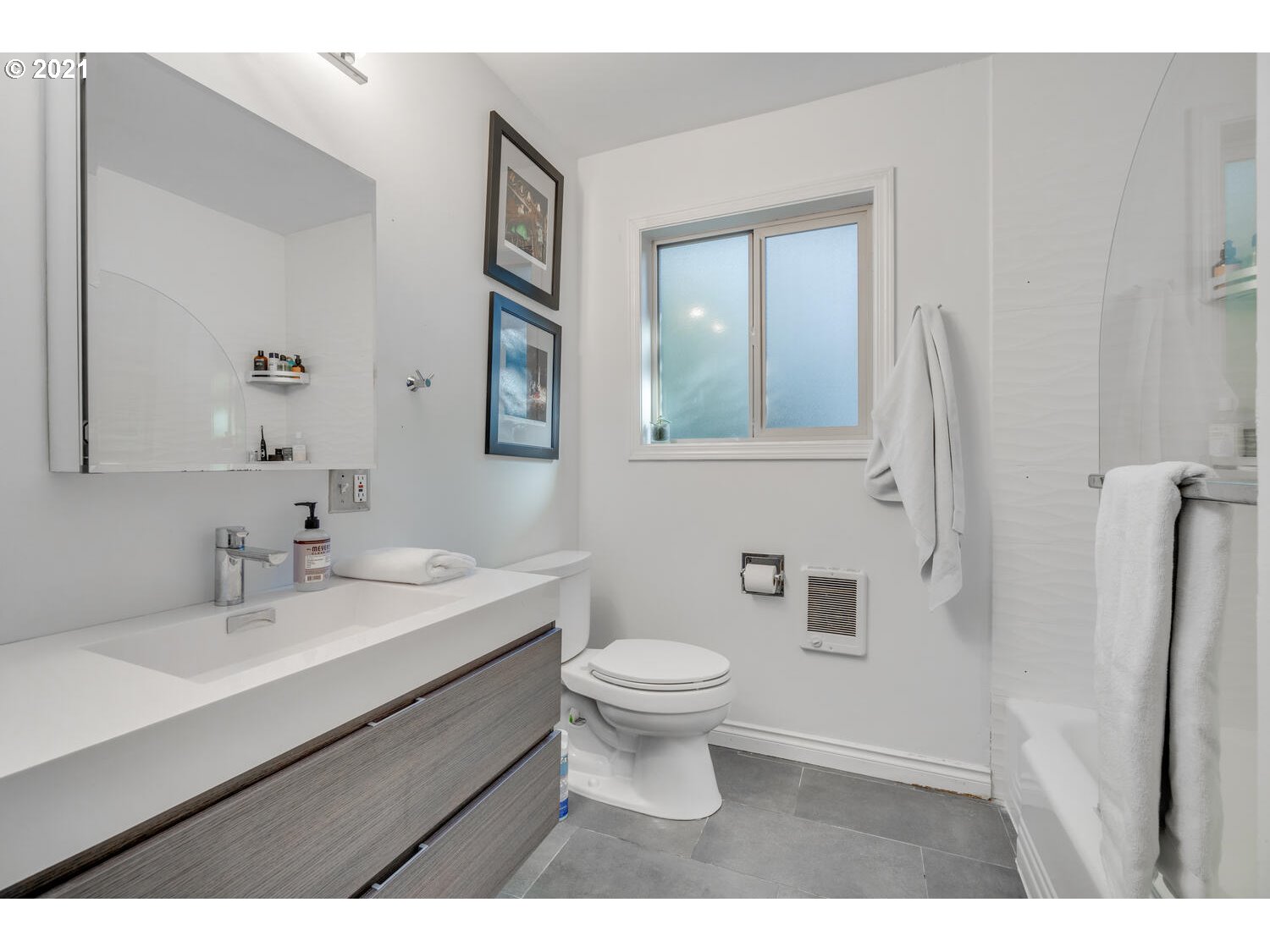 5219 Southwest View Point Terrace, Unit 1 Portland, OR 97239 - Photo 15 of 21 Gallery Image 15