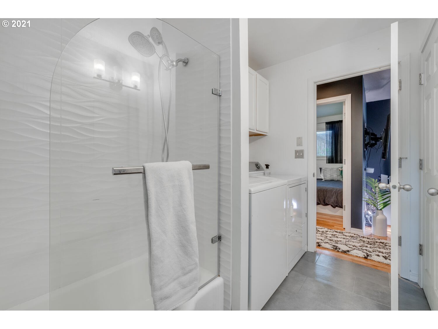 5219 Southwest View Point Terrace, Unit 1 Portland, OR 97239 - Photo 16 of 21 Gallery Image 16