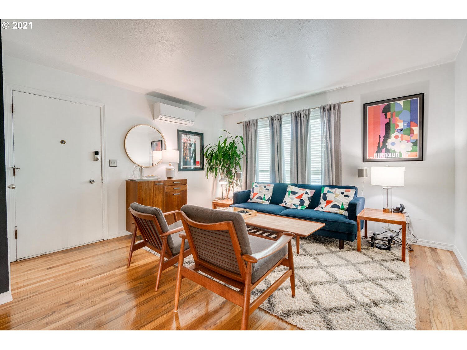 5219 Southwest View Point Terrace, Unit 1 Portland, OR 97239 - Photo 3 of 21 Gallery Image 3