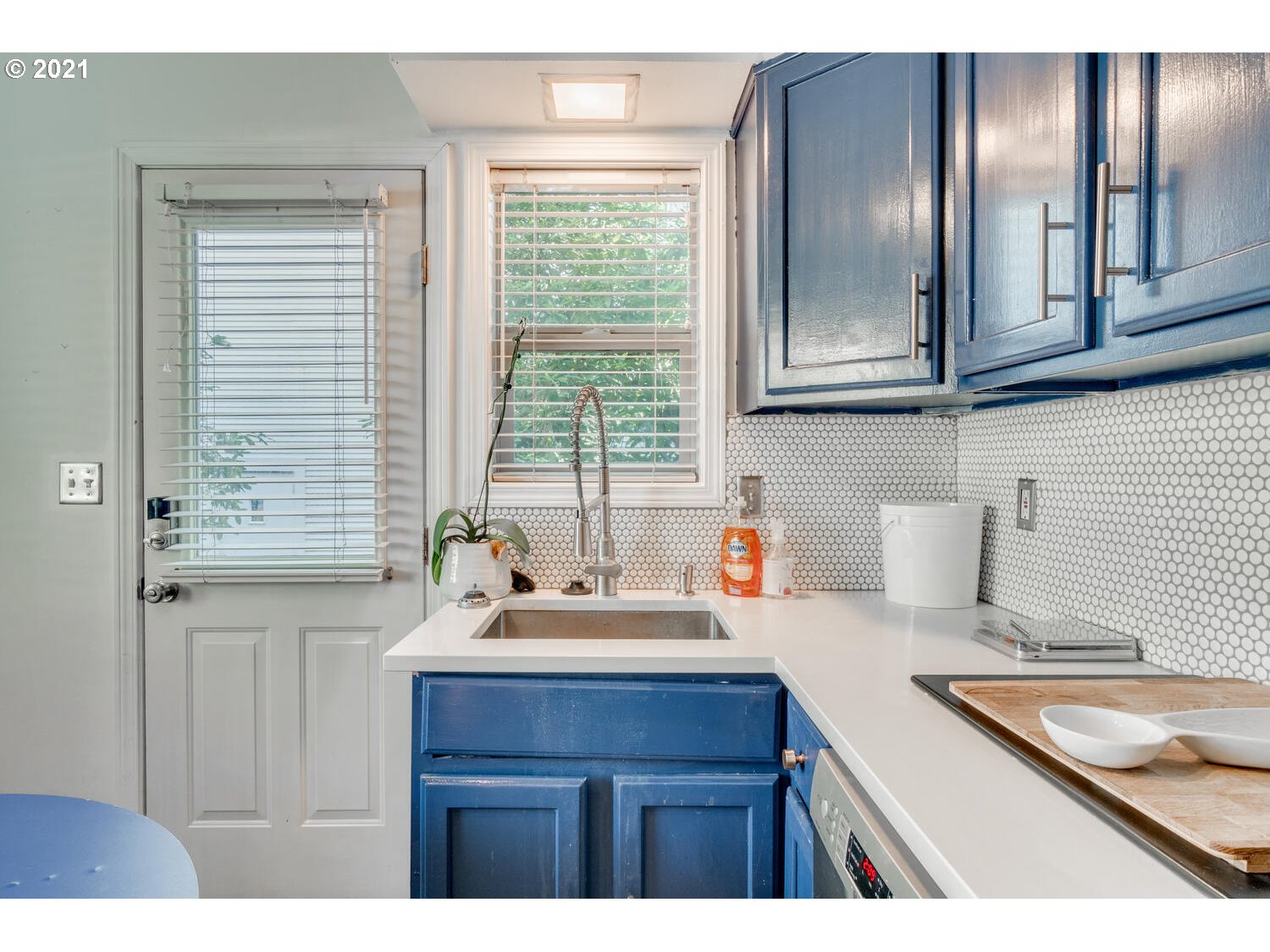 5219 Southwest View Point Terrace, Unit 1 Portland, OR 97239 - Photo 7 of 21 Gallery Image 7