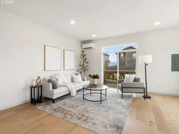 $369,900 | 305 Southeast Jetty Avenue, Unit A, Lincoln City, OR 97367