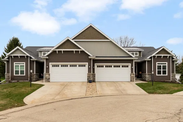 $599,900 | 21 Bentley Way, Fitchburg, WI 53711