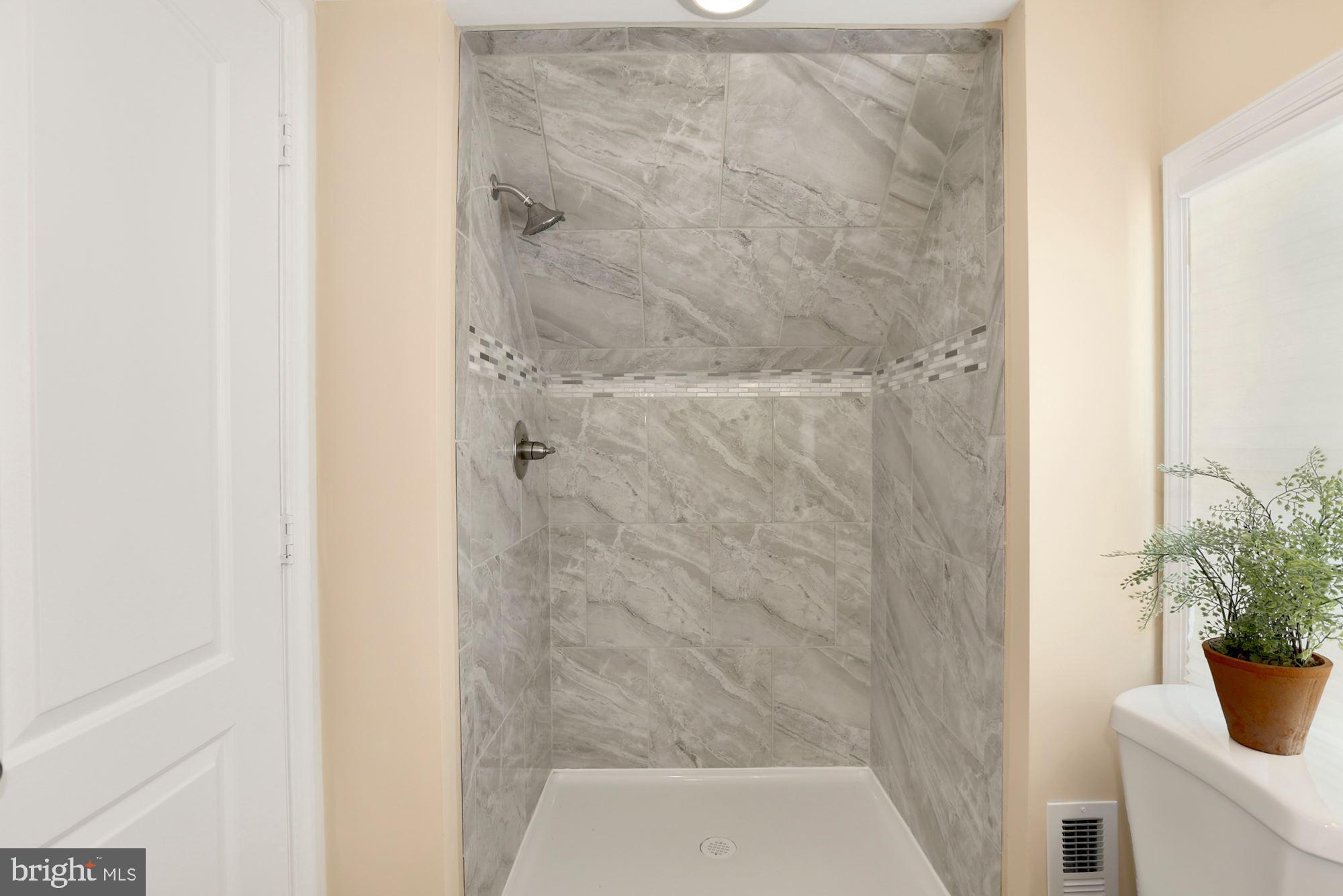 10211 Carson Place Silver Spring, MD 20901 - Photo 13 of 33 Upper level shower