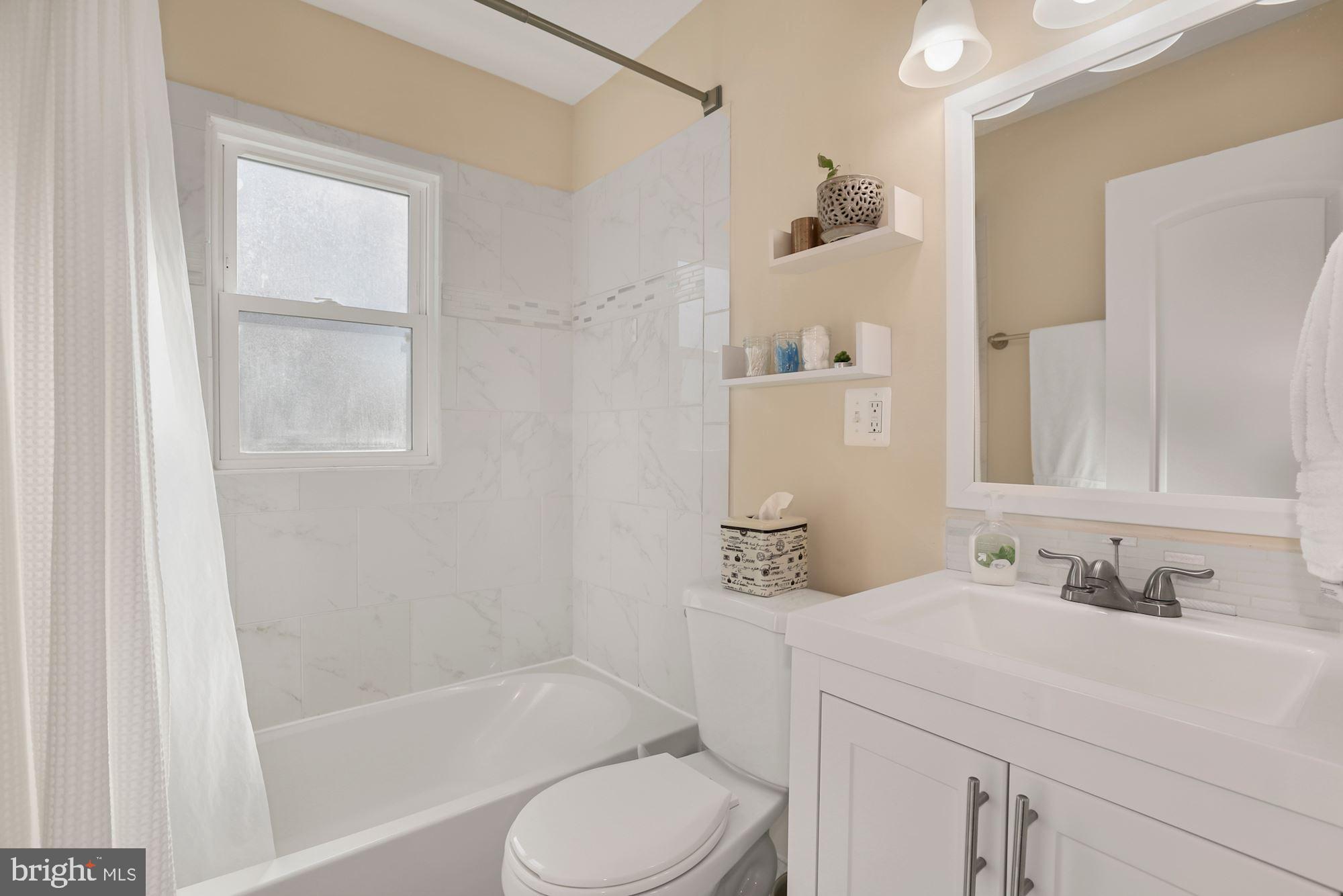 10211 Carson Place Silver Spring, MD 20901 - Photo 8 of 33 Main level full bath