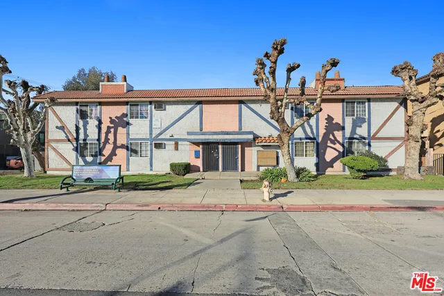 a view of house with a street