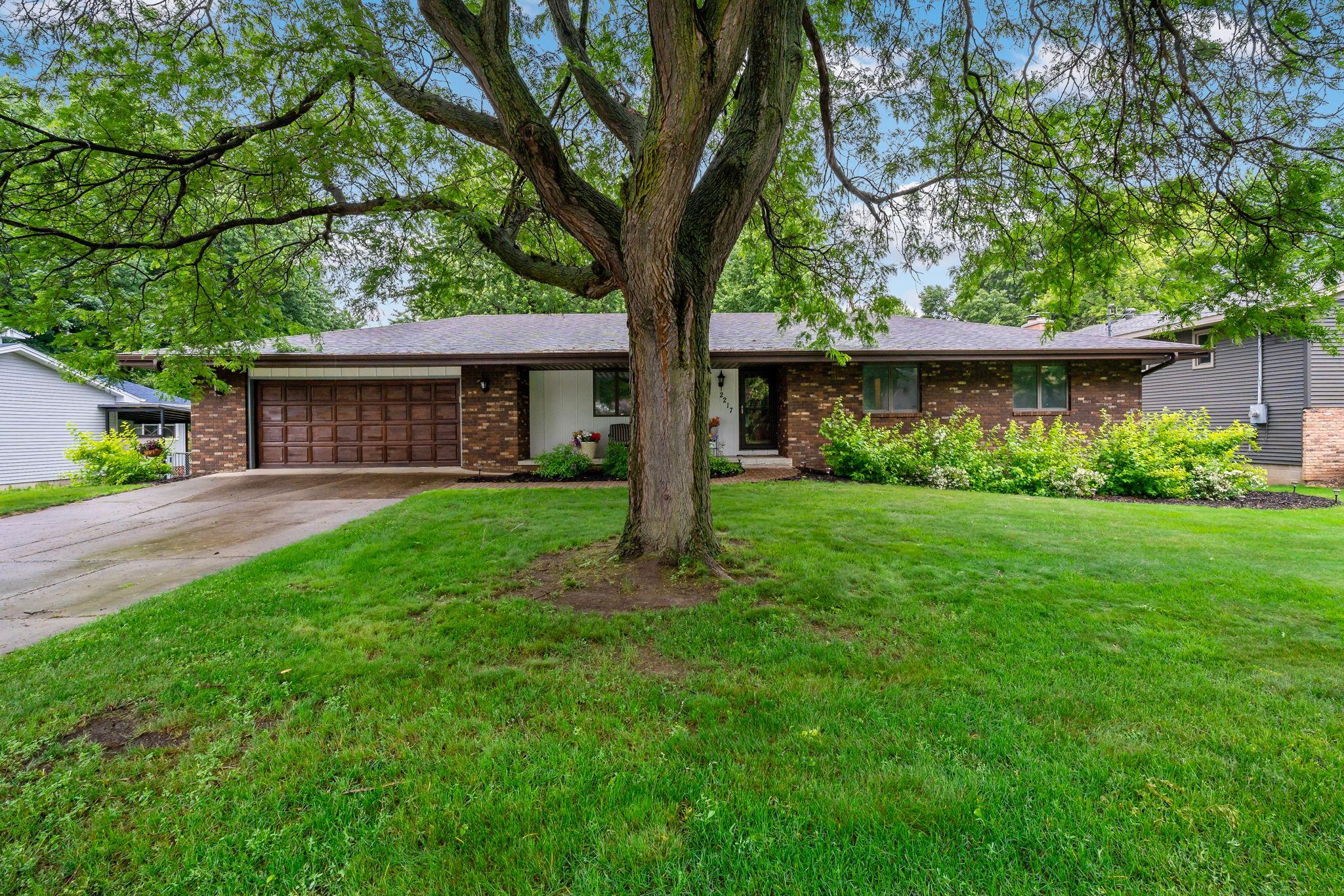 2217 Ripley Avenue Maplewood, MN 55109 - Photo 4 of 48