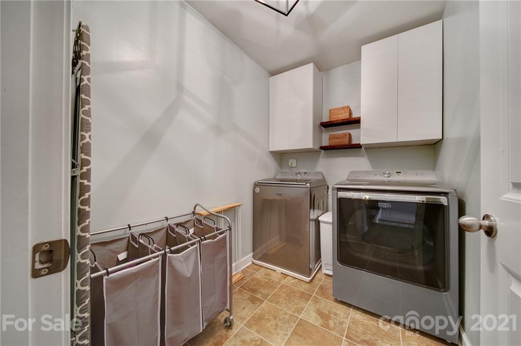 823 Solandra Way Tega Cay, SC 29708 - Photo 28 of 43 a kitchen with granite countertop a stove and a refrigerator