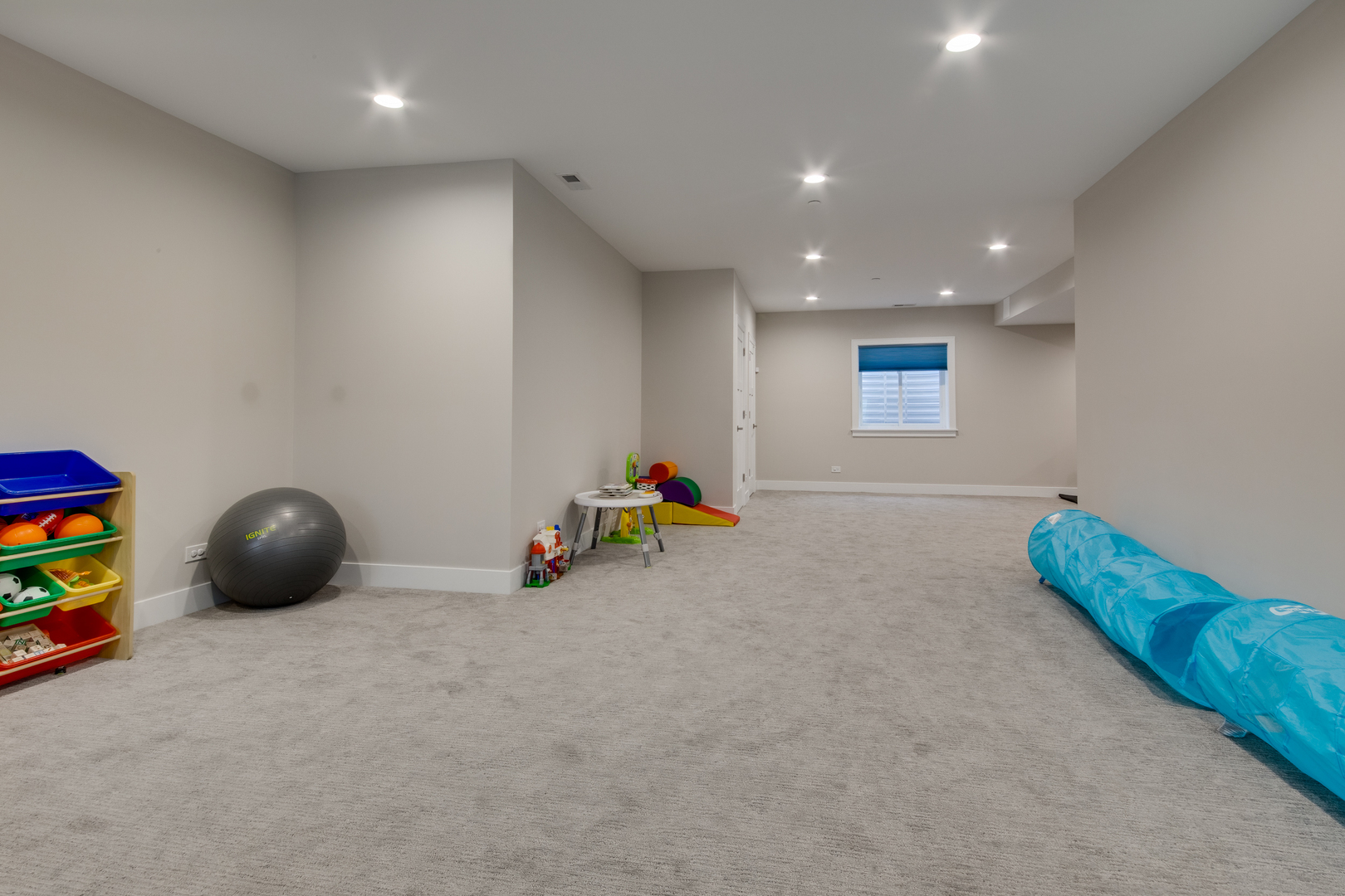 2320 Edna Avenue Park Ridge, IL 60068 - Photo 35 of 41 an empty room with furniture and toys
