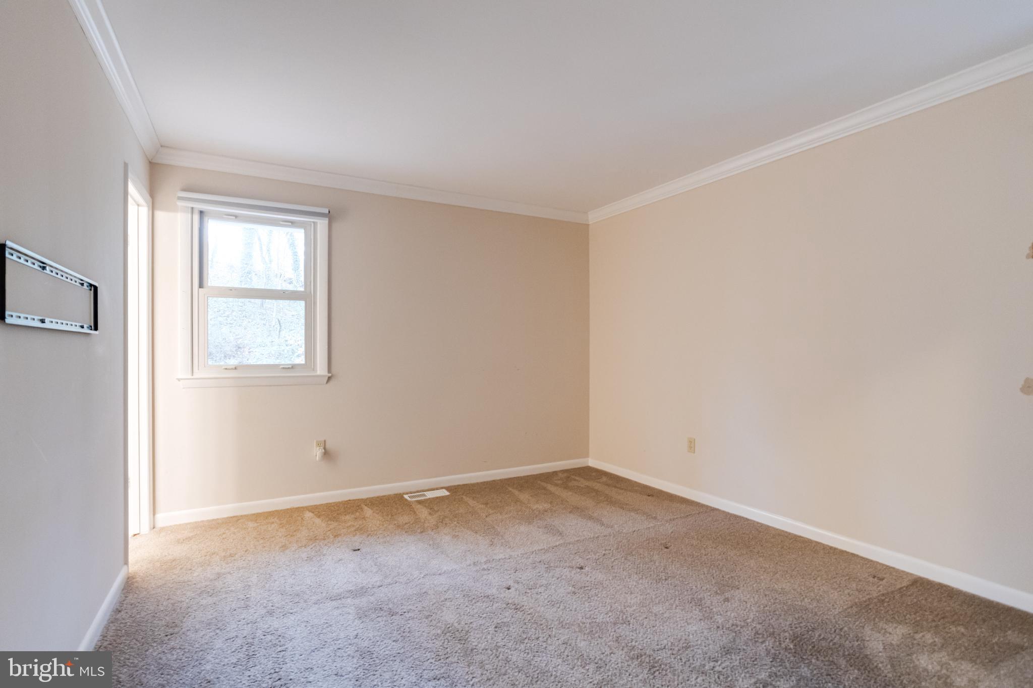 795 Windgate Drive Annapolis, MD 21409 - Photo 19 of 61 an empty room with a window