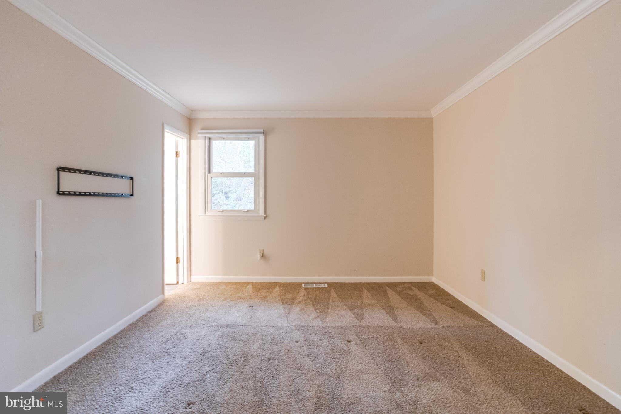 795 Windgate Drive Annapolis, MD 21409 - Photo 20 of 61 an empty room with windows
