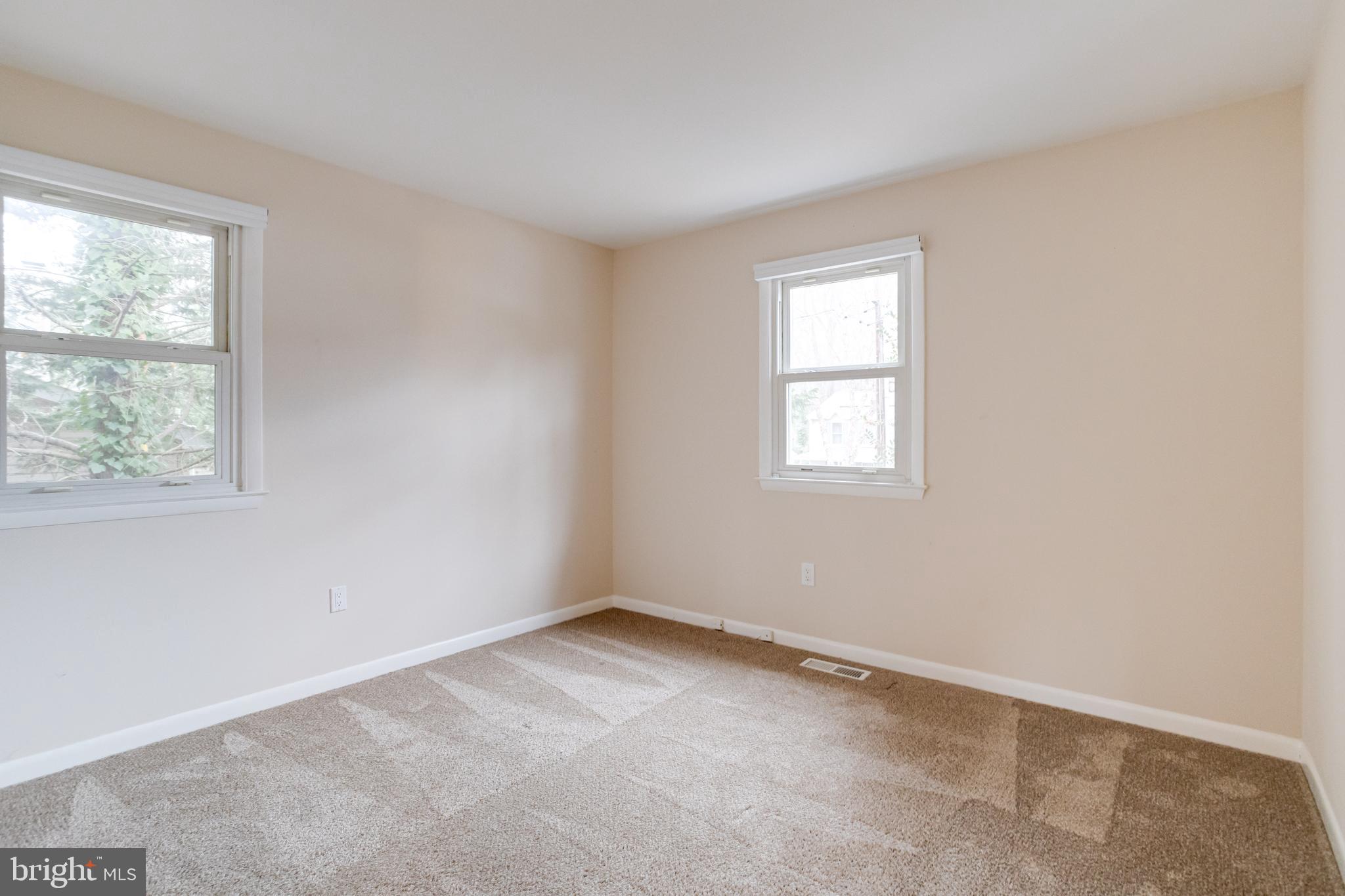 795 Windgate Drive Annapolis, MD 21409 - Photo 29 of 61 an empty room with a window