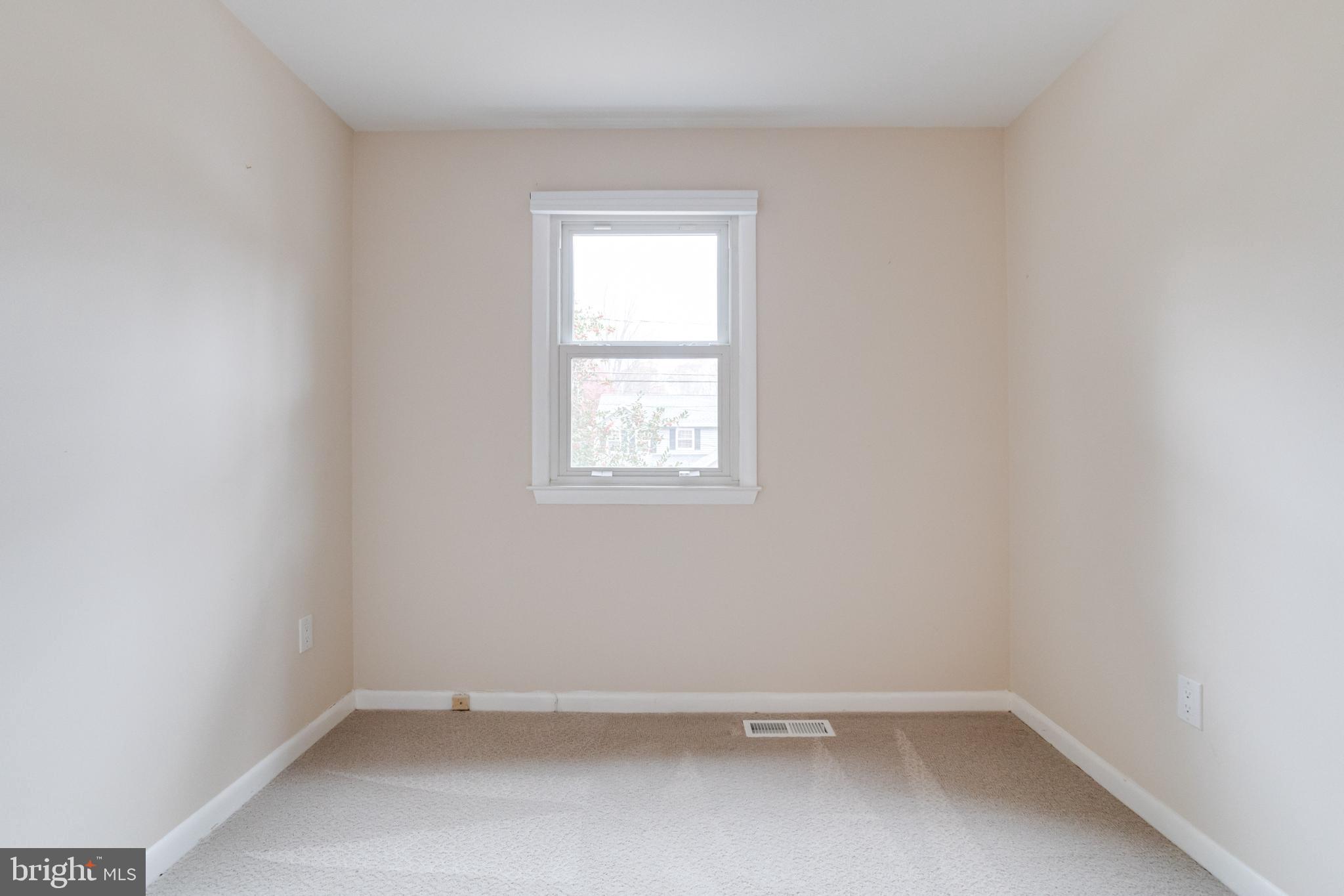 795 Windgate Drive Annapolis, MD 21409 - Photo 30 of 61 an empty room with a window