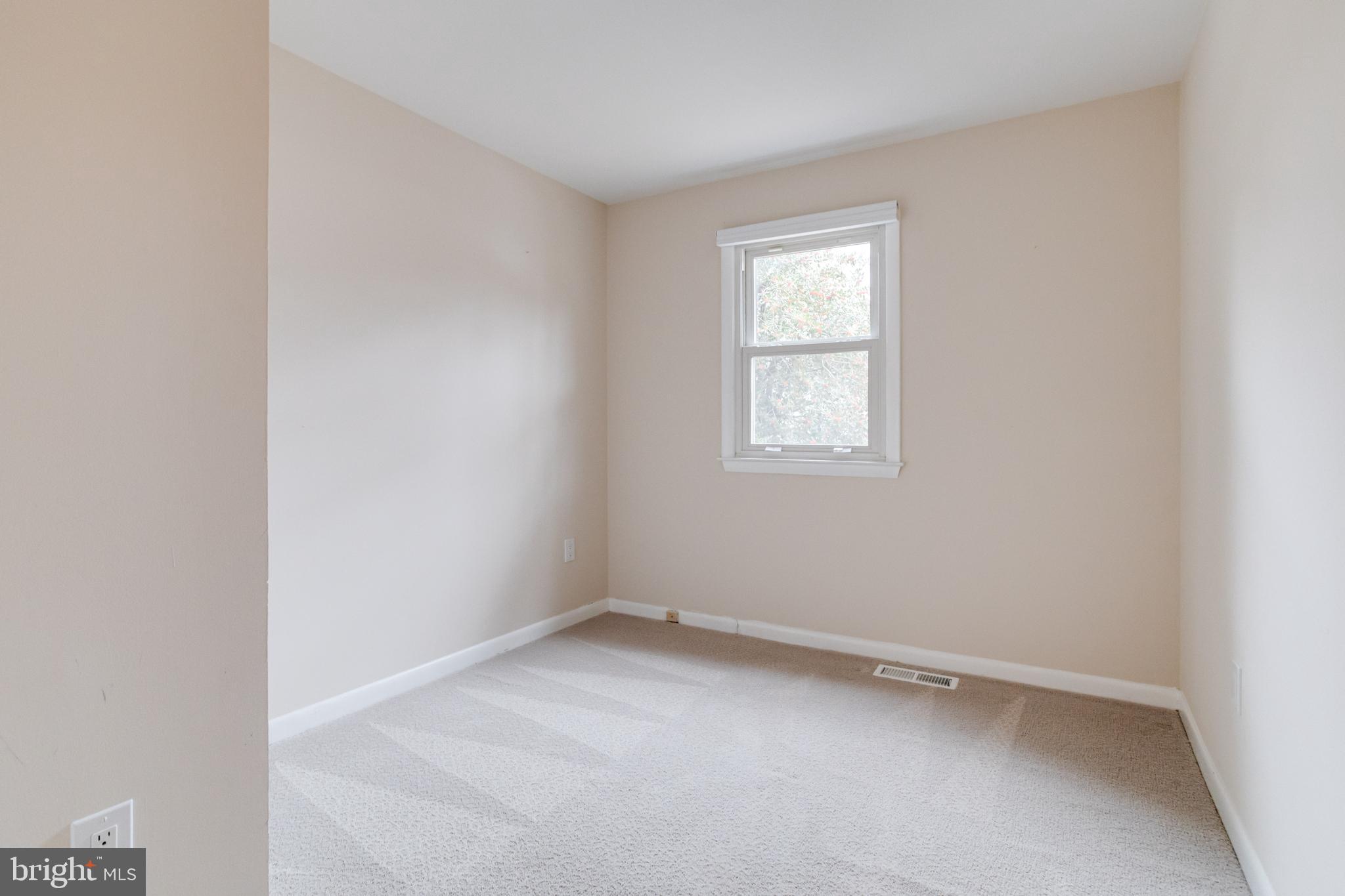 795 Windgate Drive Annapolis, MD 21409 - Photo 32 of 61 an empty room with a window