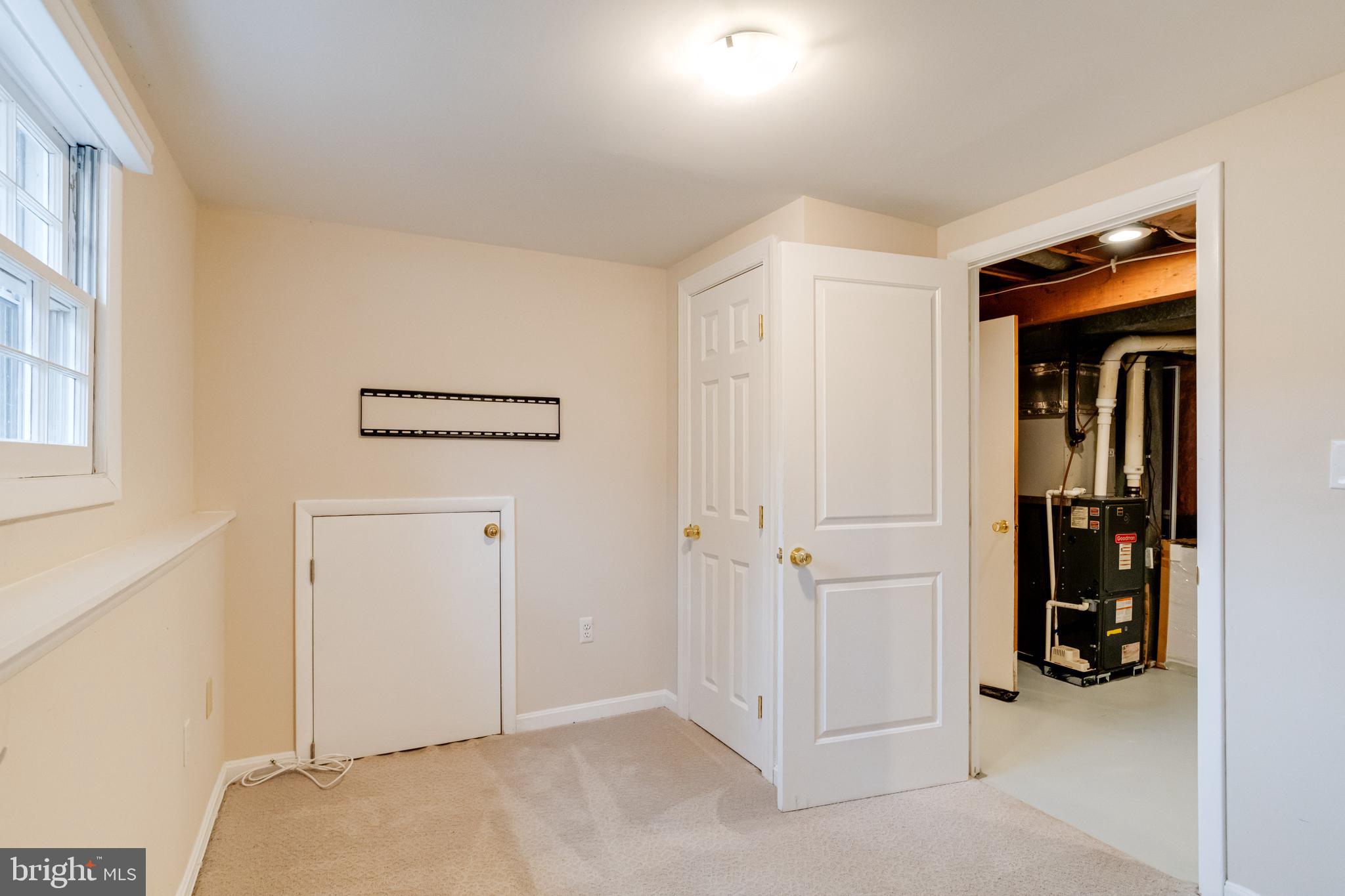 795 Windgate Drive Annapolis, MD 21409 - Photo 44 of 61 a view of a livingroom with closet