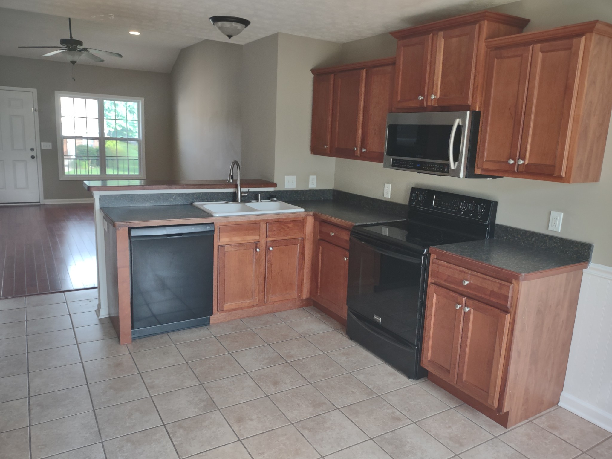 406 Berry Circle Springfield, TN 37172 - Photo 8 of 16 Gallery Image 8