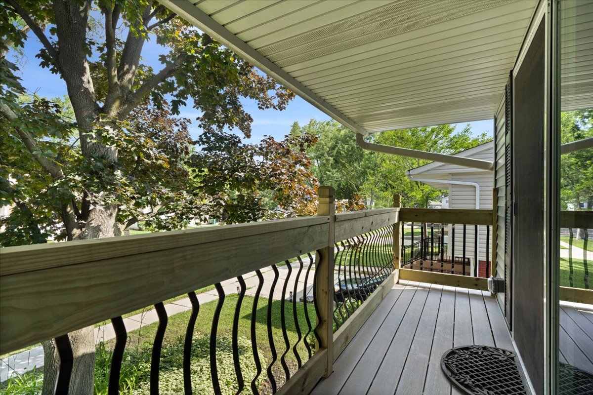 449 White Pine Road Buffalo Grove, IL 60089 - Photo 27 of 34 Gallery Image 27