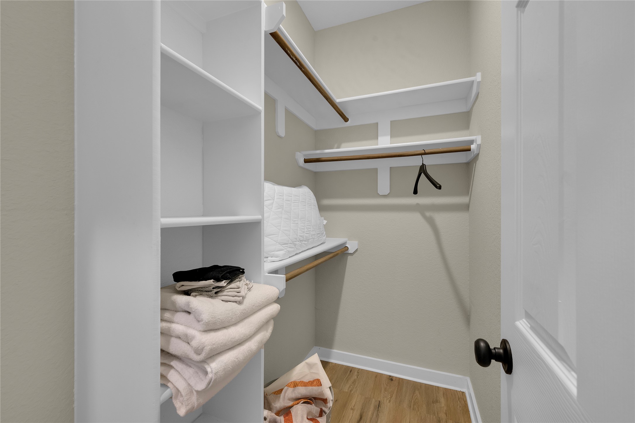 10317 Lake Road, Unit 6A Houston, TX 77070 - Photo 14 of 19 Primary Closet