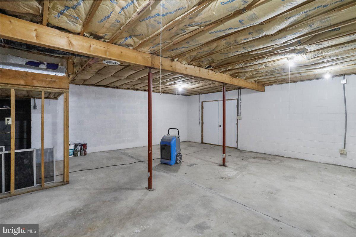72 Pioneer Lane Berkeley Springs, WV 25411 - Photo 26 of 35 a view of empty room with air conditioner