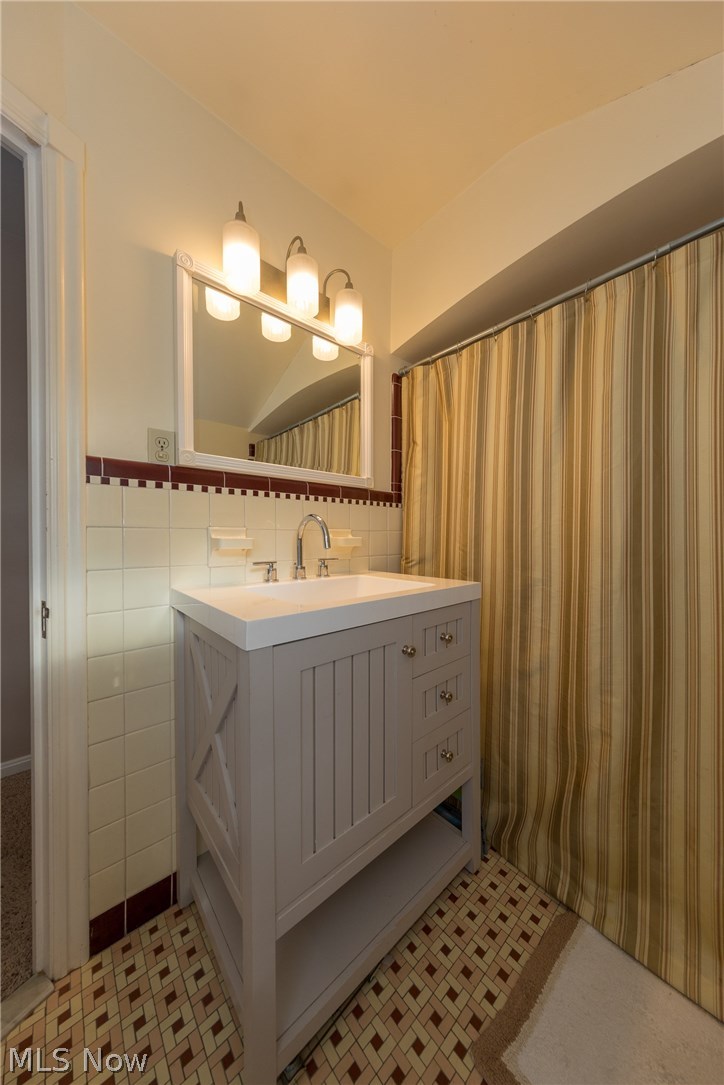 2516 Milton Road Cleveland, OH 44118 - Photo 20 of 34 Gallery Image 20