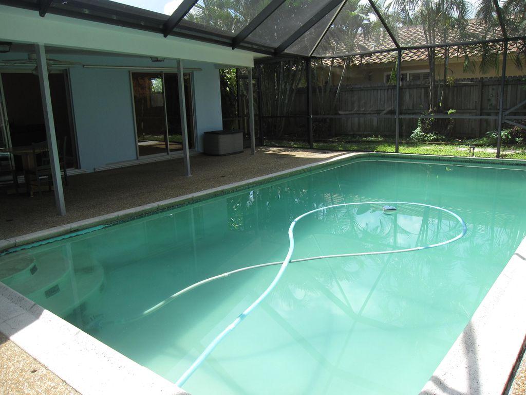 951 Northwest 11th Court Boca Raton, FL 33486 - Photo 13 of 15 ISqd7kz6cou8pk0000000000