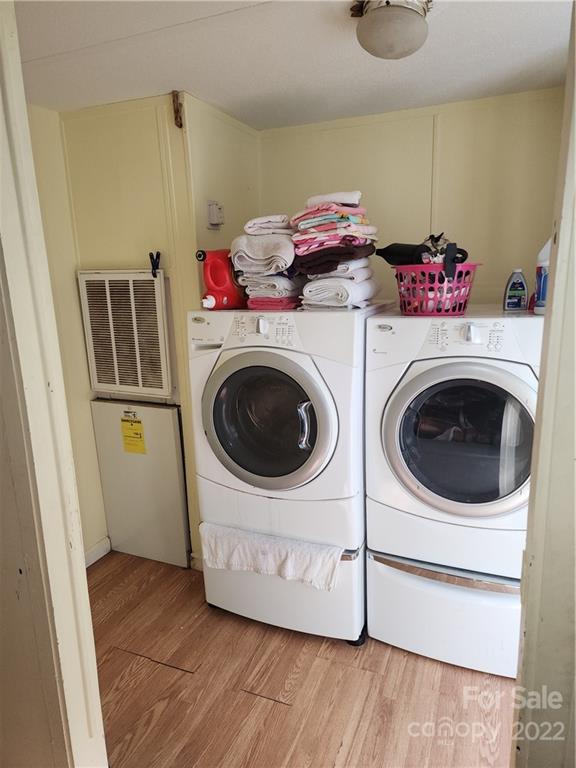 595 Woodglenn Road Catawba, SC 29704 - Photo 6 of 23 a utility room with dryer and washer