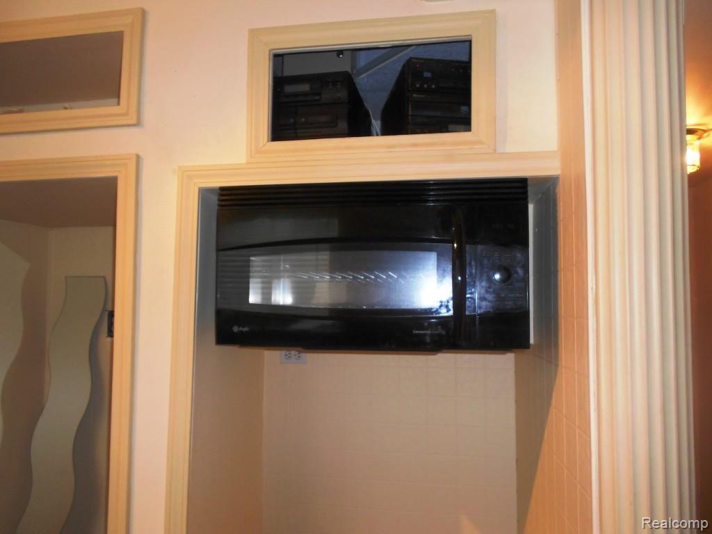 19733 Shrewsbury Road Detroit, MI 48221 - Photo 11 of 16 2.jpg