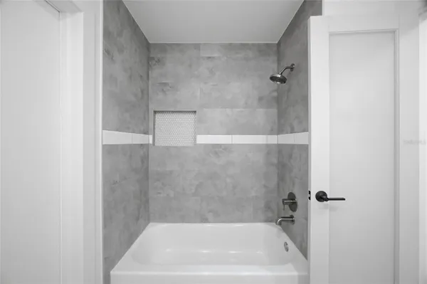 $3,100 | 2212 Lake Bay Way, Brandon, FL 33511