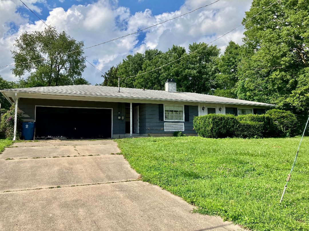 1327 Long Street Dixon, IL 61021 - Photo 1 of 18