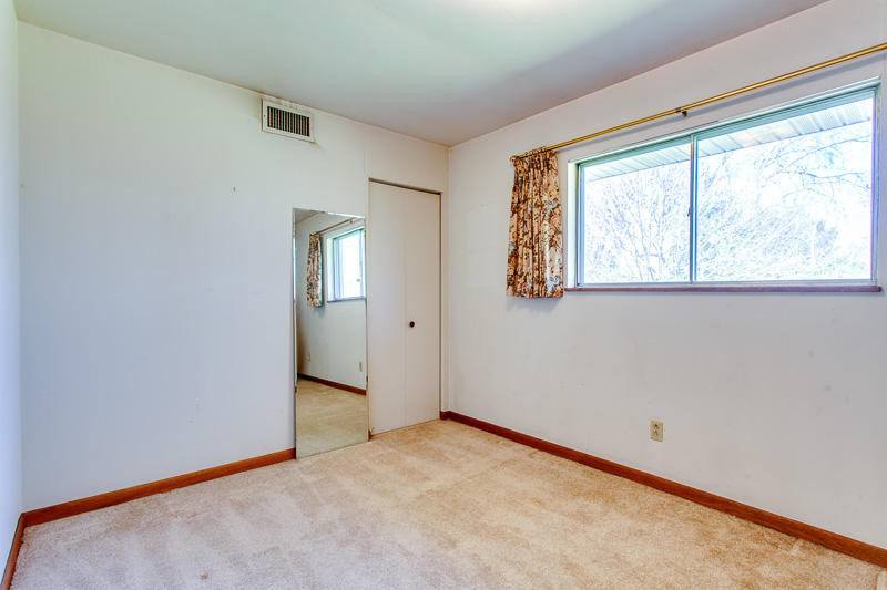 4209 Crestfield Road Knoxville, TN 37921 - Photo 21 of 30 2nd bedroom