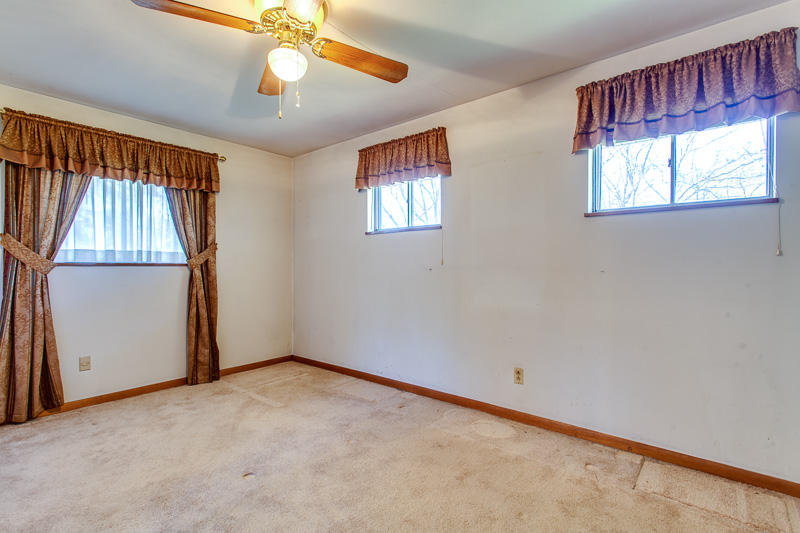 4209 Crestfield Road Knoxville, TN 37921 - Photo 22 of 30 Master bedroom