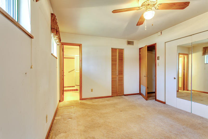4209 Crestfield Road Knoxville, TN 37921 - Photo 23 of 30 Master bedroom